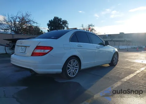 2009 Mercedes-Benz C 300 Luxury/Sport from USA, damaged, VIN WDDGF54X09F284201